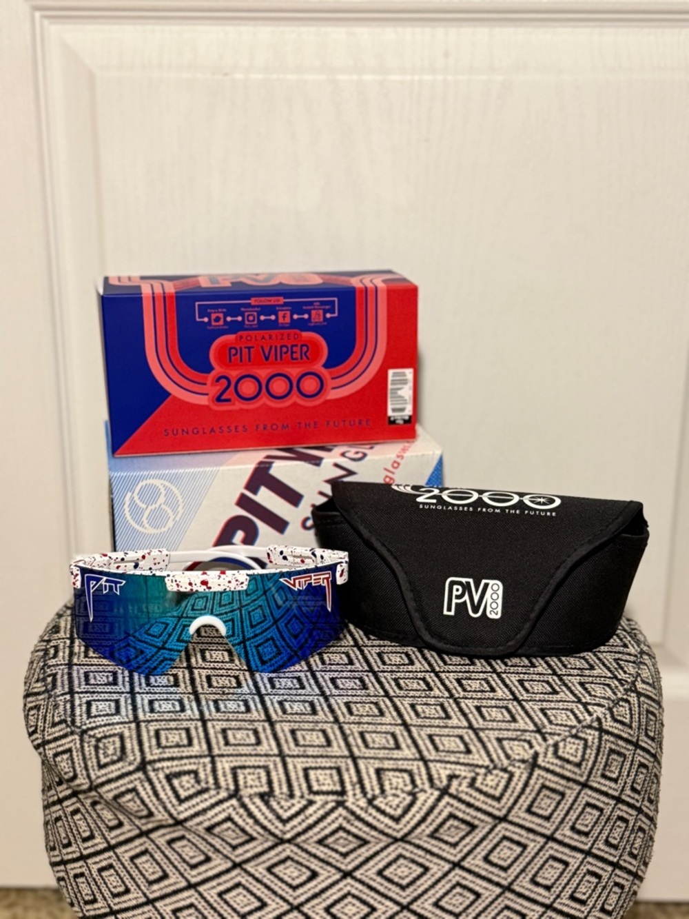 Pit Viper PV2000 White Speckle Frame with Blue Mirrored Lens and Black Case
